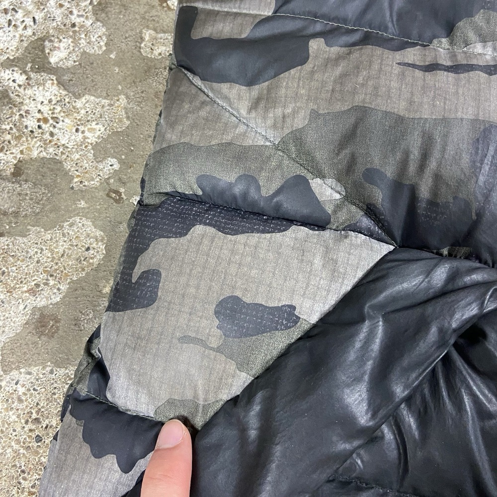 North Face 550 Puffer Vest Size Large‎ Multicolor Camouflage Pattern Full Zip - Picture 7 of 13